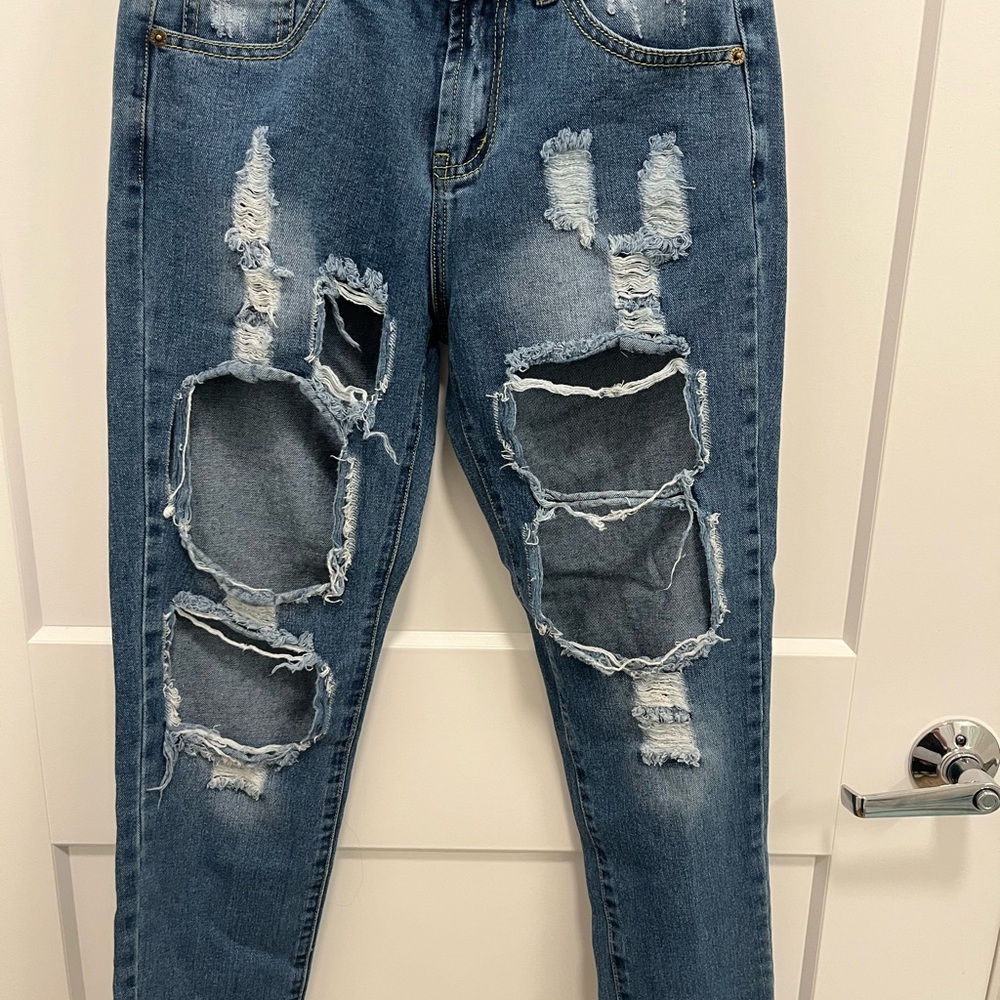 Trendy Distressed Straight Leg Jeans